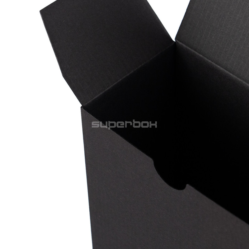 Чёрная продолговатая коробка