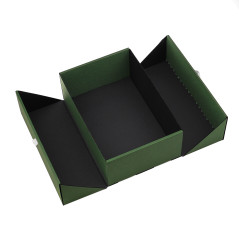 A5 format green double door box with a ribbon, 220x150x85 mm
