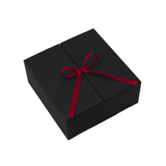 Square black double door box with burgundy ribbon, 220x220x90 mm