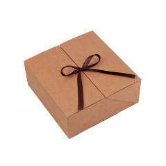 Square brown double door box with dark brown ribbon, 220x220x90 mm