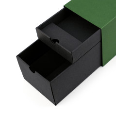 Zaļa, iegarena dāvanu kaste pudelei ar divām atvilktnēm, 320x108x90 mm
