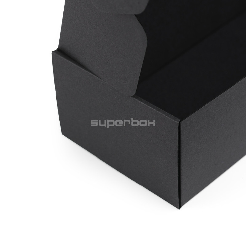 Gara melna kaste no gofrētā kartona Gara melna kaste no gofrētā kartona