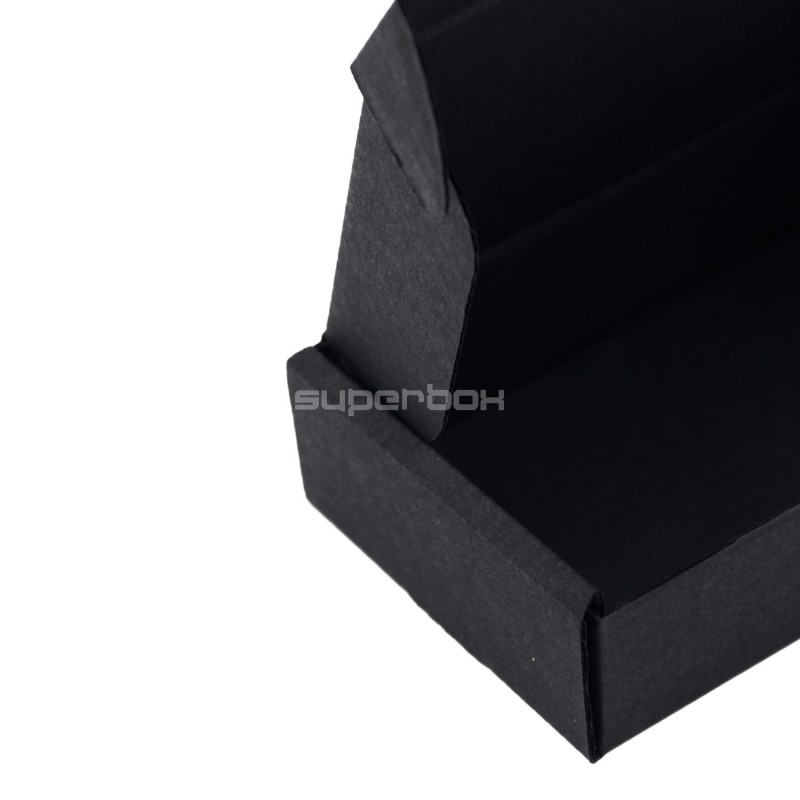 Маленькая чёрная коробка для упаковки небольших предметов Маленькая чёрная коробка для упаковки небольших предметов