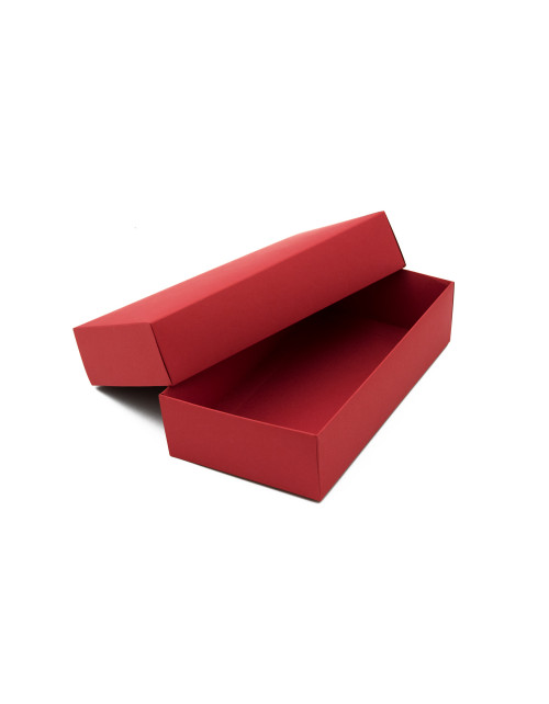 Sarkana divu gabalu kartona dāvanu kaste