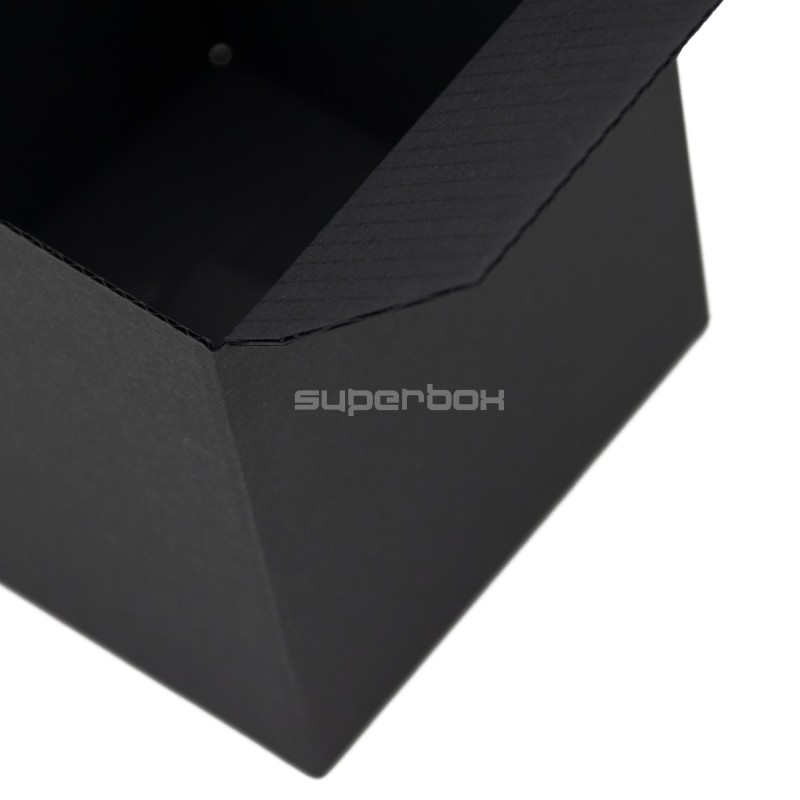 Маленькая чёрная коробка для свечей